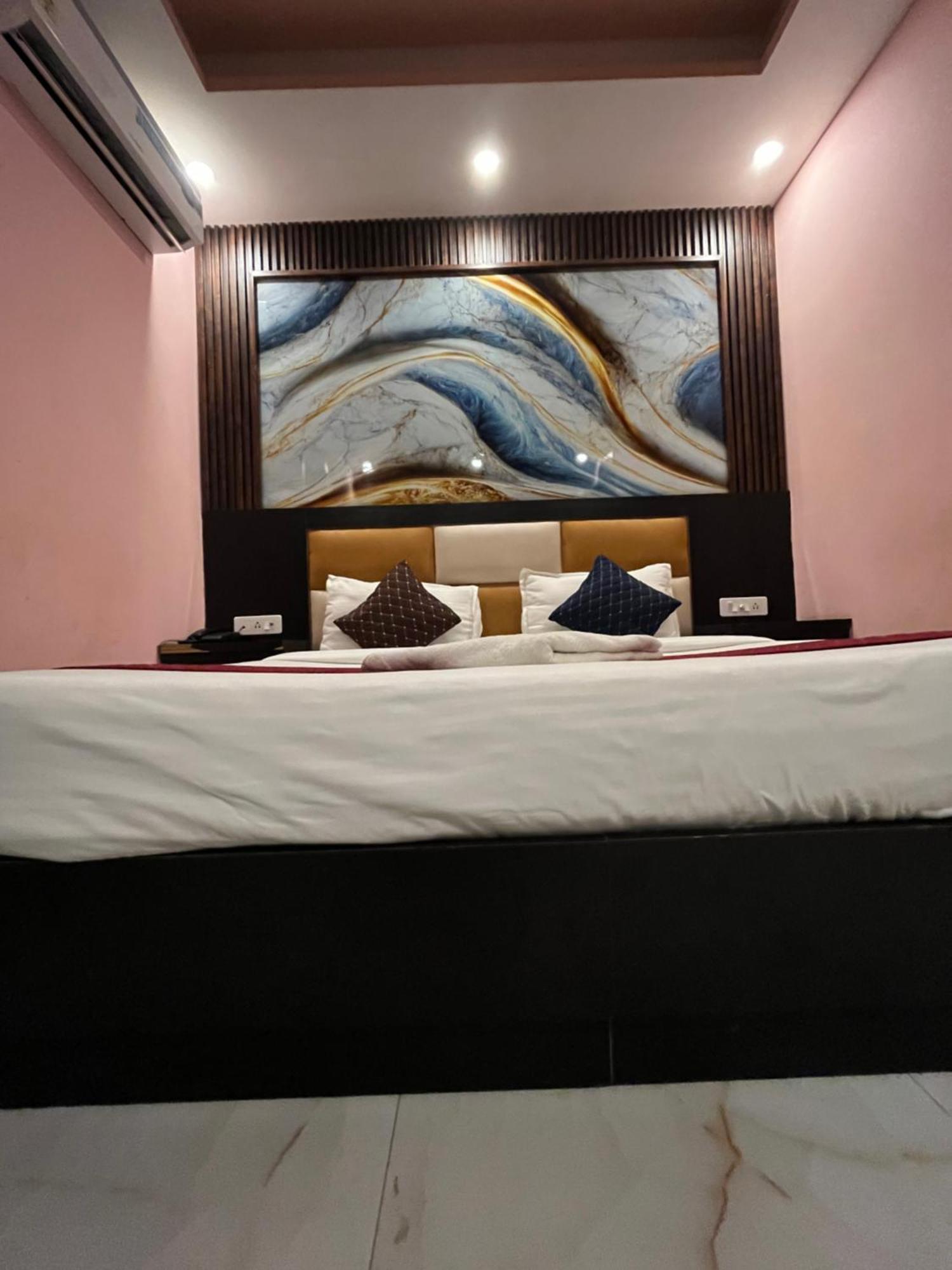 Jupiter Plaza- A Brand Of The Reality Hotel Ню Делхи Екстериор снимка