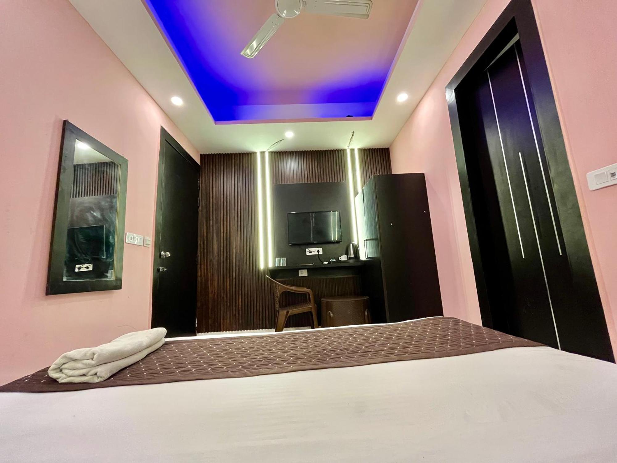 Jupiter Plaza- A Brand Of The Reality Hotel Ню Делхи Екстериор снимка