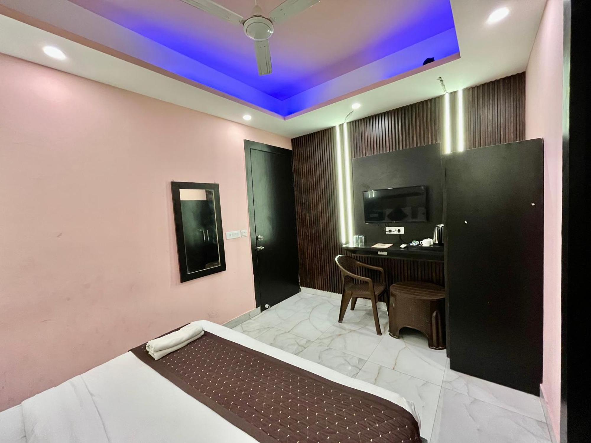 Jupiter Plaza- A Brand Of The Reality Hotel Ню Делхи Екстериор снимка
