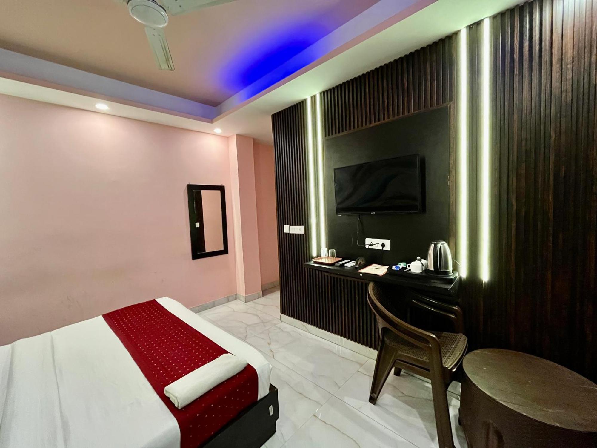 Jupiter Plaza- A Brand Of The Reality Hotel Ню Делхи Екстериор снимка